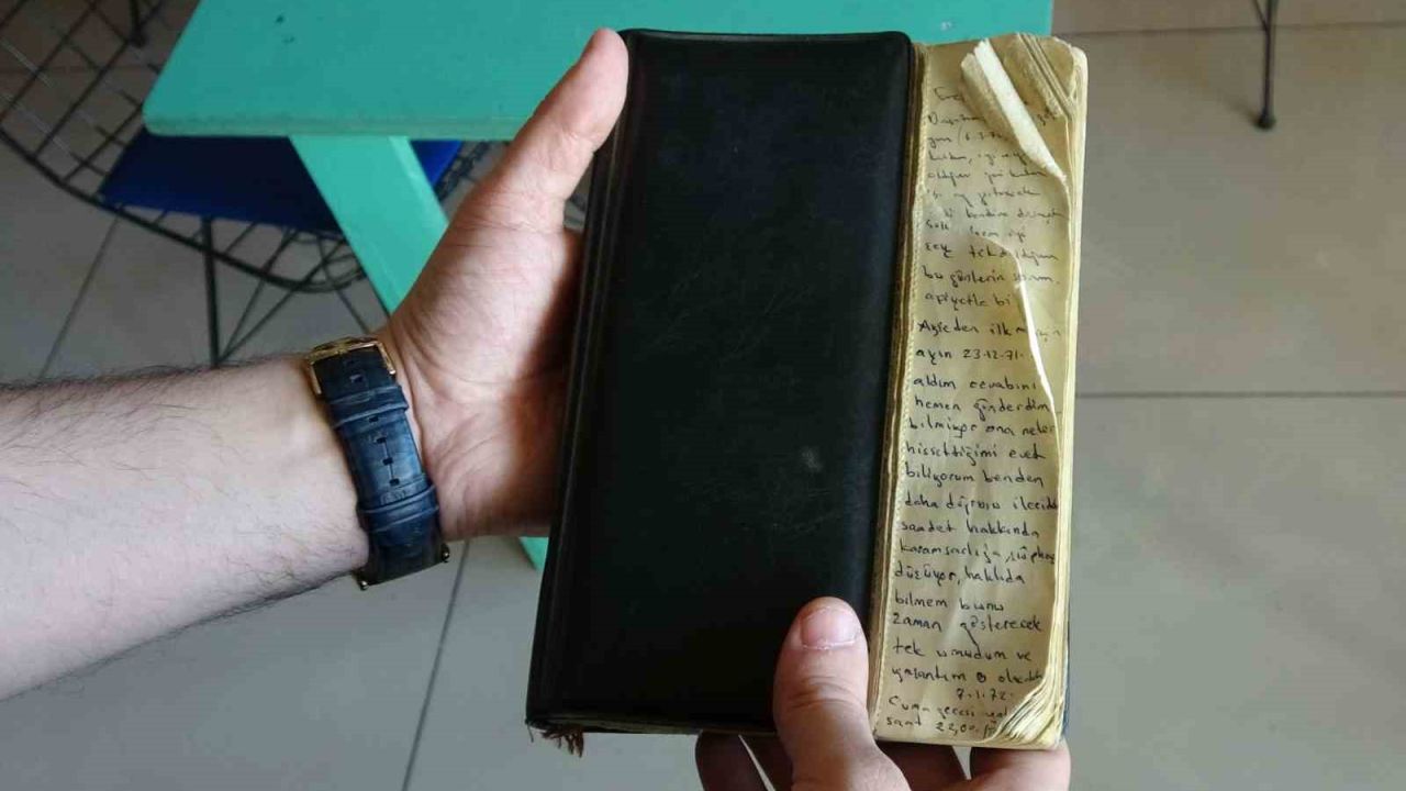 55 yıllık asker hatıra defteri, bir aşkı, ayrılığı ve dönemin izlerini gün yüzüne çıkardı