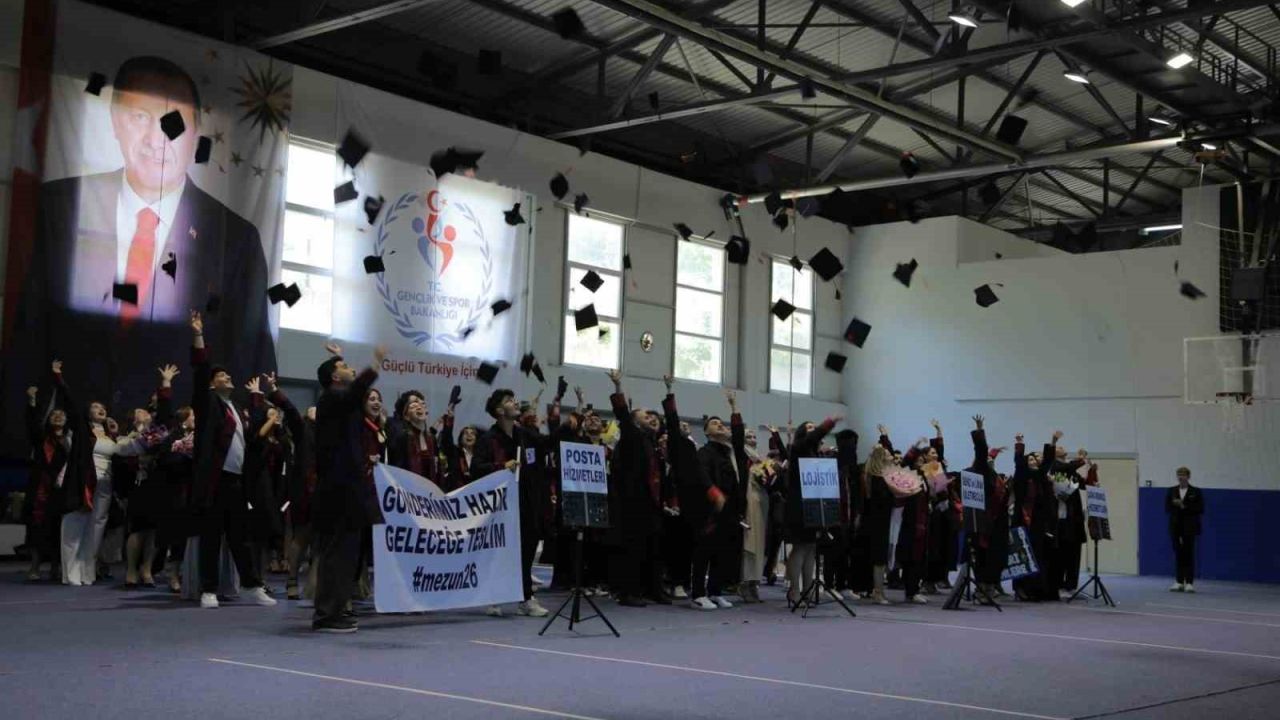 Alaçam MYO’da mezuniyet coşkusu
