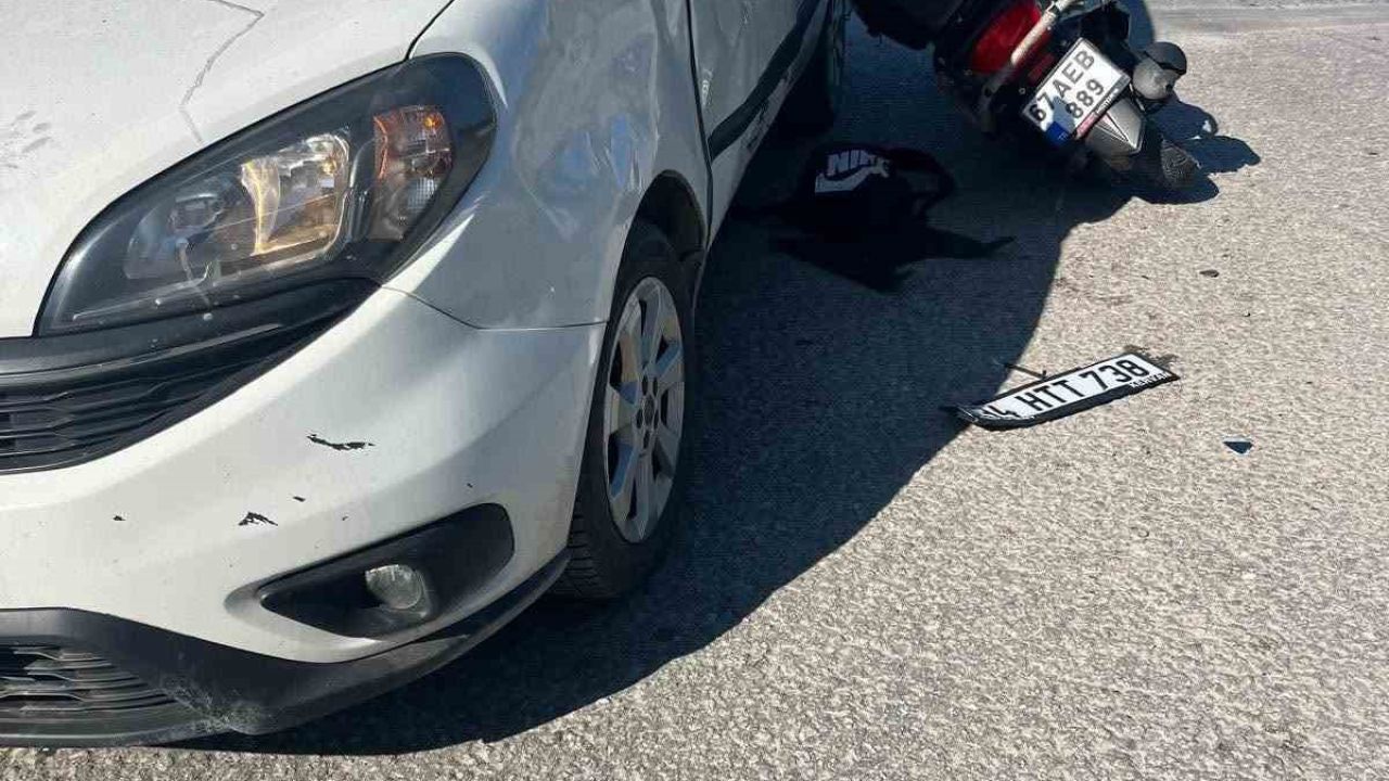 Alaplı’da zincirleme kaza; Motosikletteki 2 kişi yaralandı