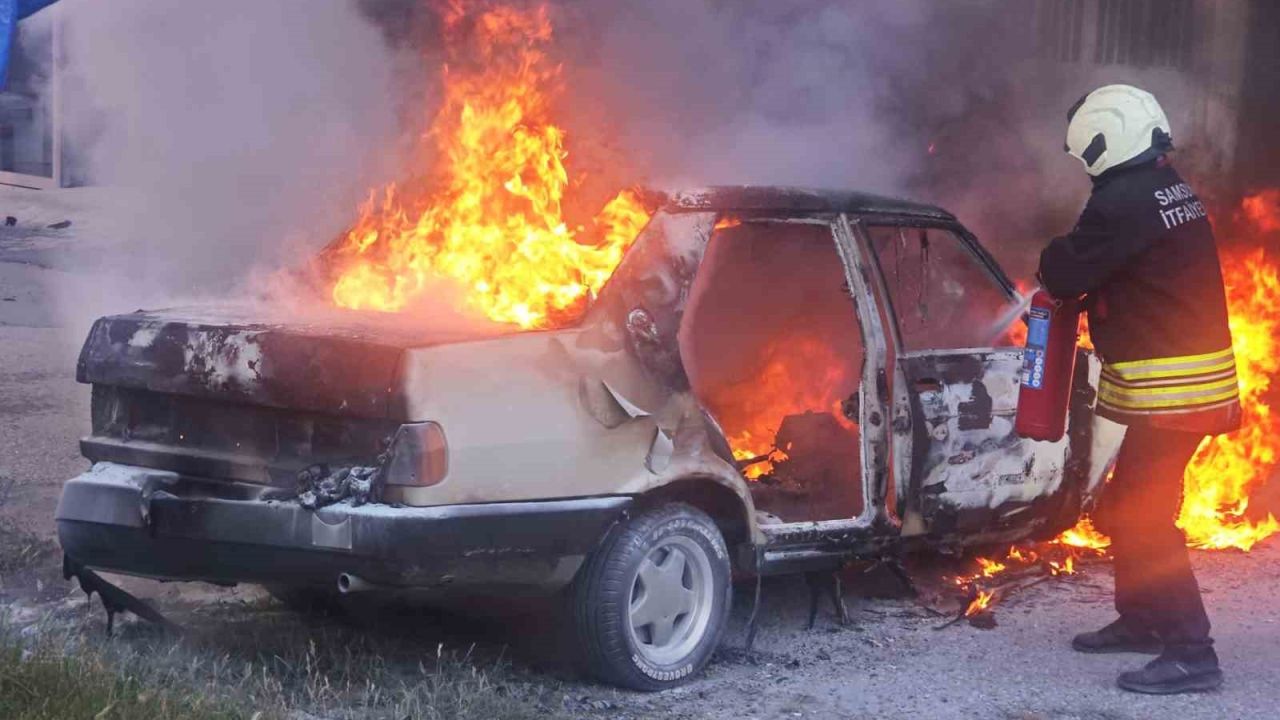 Bafra’da kaportacı dükkanında korkutan yangın: Otomobil alev aldı