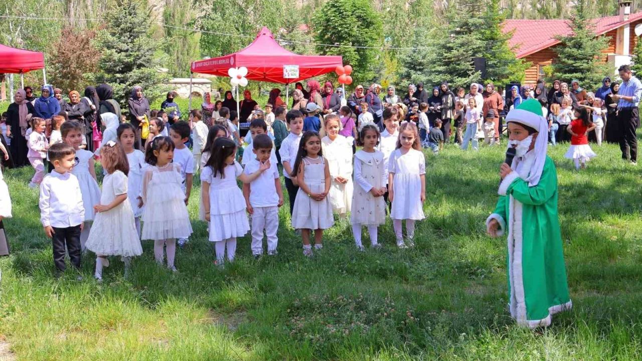 Bayburt’ta 4-6 yaş Kur’an kursu öğrencilerinden yıl sonu etkinliği
