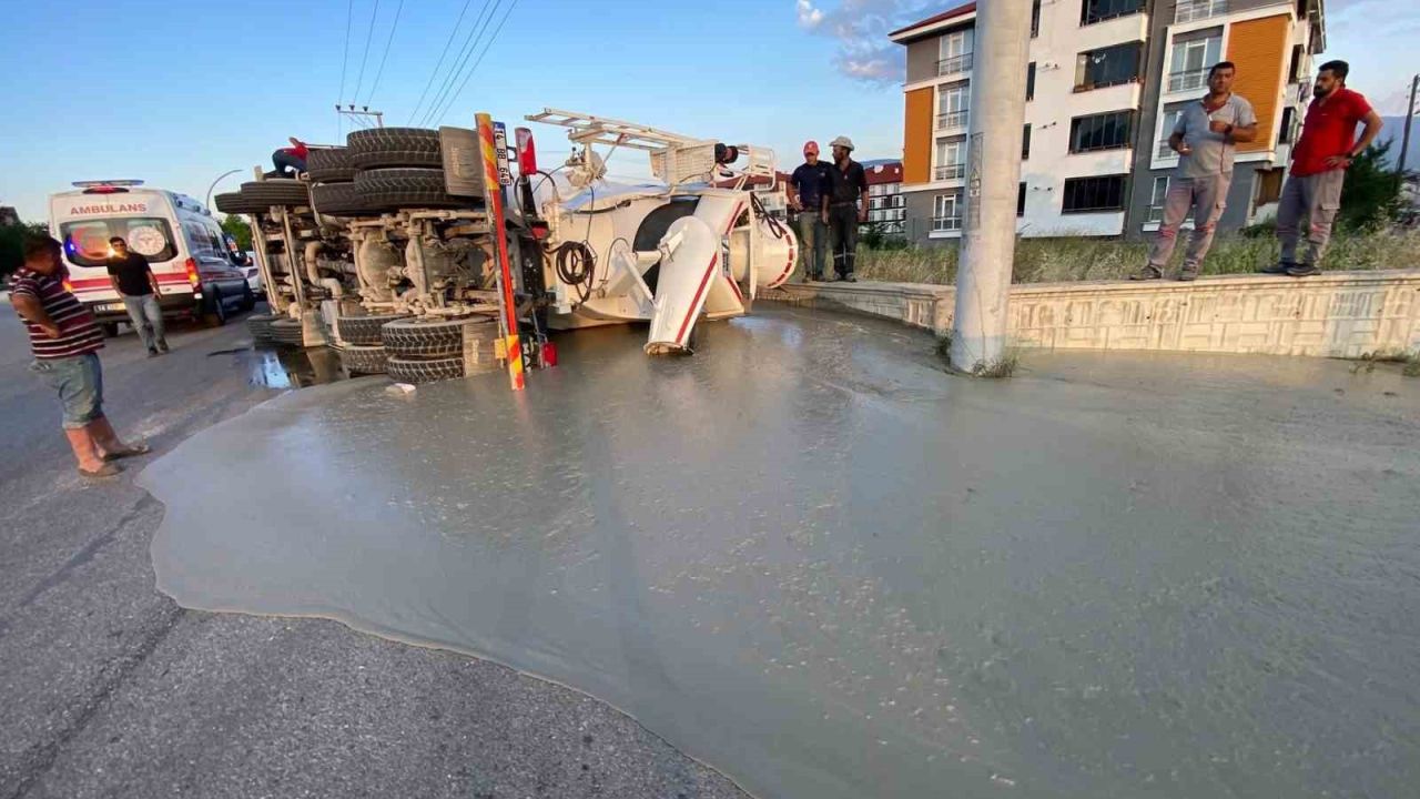 Bolu’da beton mikseri devrildi: 1 yaralı
