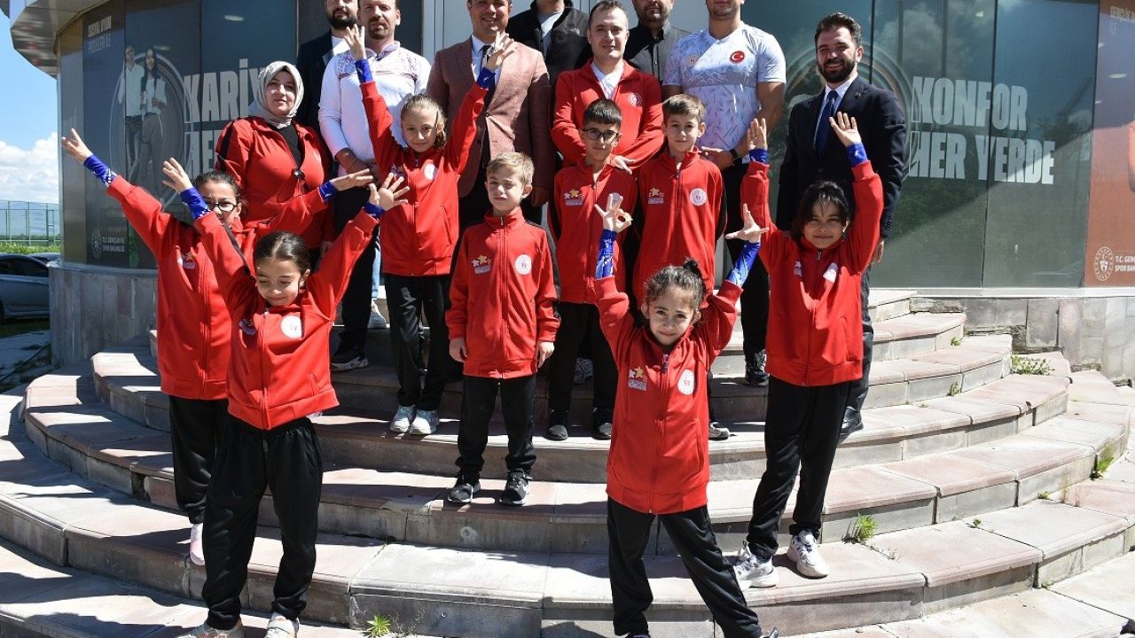 Cimnastikçiler analig yolcusu