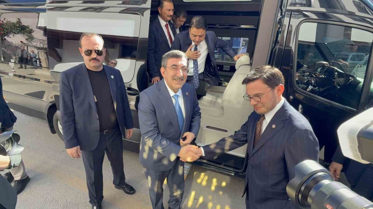 Cumhurbaşkanı Yardımcısı Yılmaz: "Türkiye, çevresindeki tüm krizlere rağmen istikrarını koruyor"