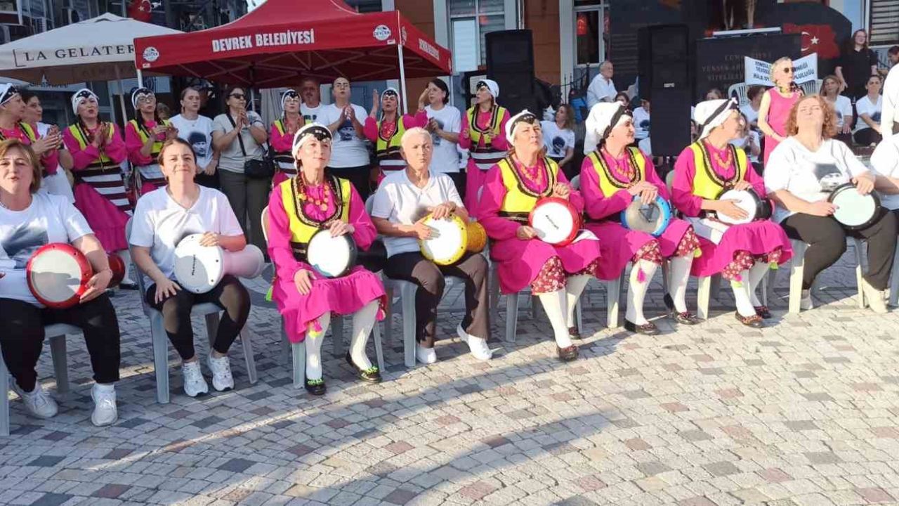 Devrek’te düzenlenen şenlikte vatandaşlar doyasıya eğlenmenin tadını çıkardılar.