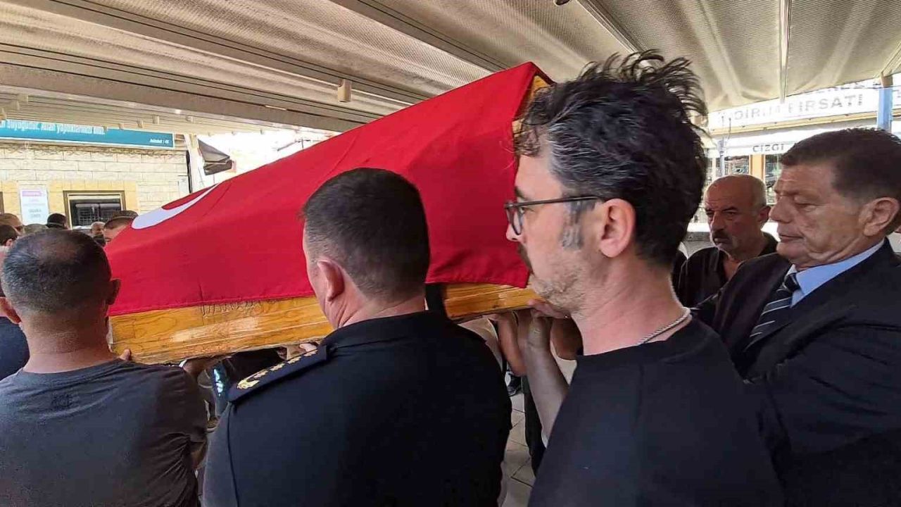 Eşinin öldüğü kazada yaralanan emekli polis, kazadan 3 yıl sonra rahatsızlığı nedeniyle vefat etti