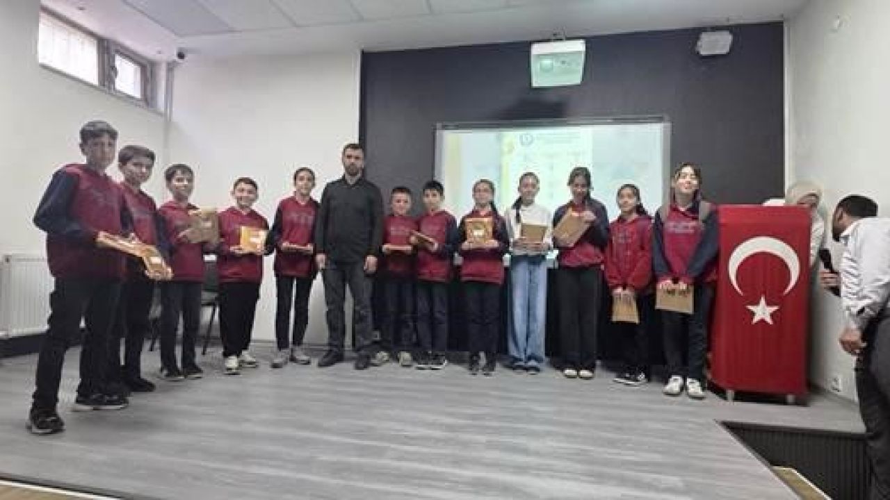Genç yürekler Peygamberimizi anlamak için yarıştı