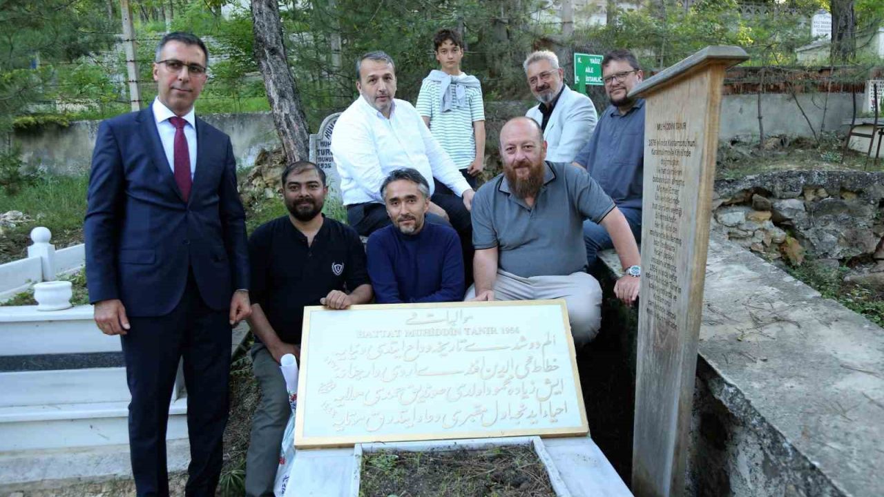 Hattat Muhittin Tanır’a vefa: 70 yıl sonra ta’lik hatla yazılan mezar taşı dualarla kabrine konuldu