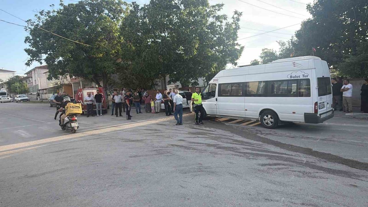 İşçi servisi ile otomobil çarpıştı: 5 yaralı