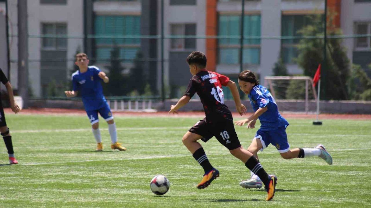 Karabük’te okul sporları futbol heyecanı başladı