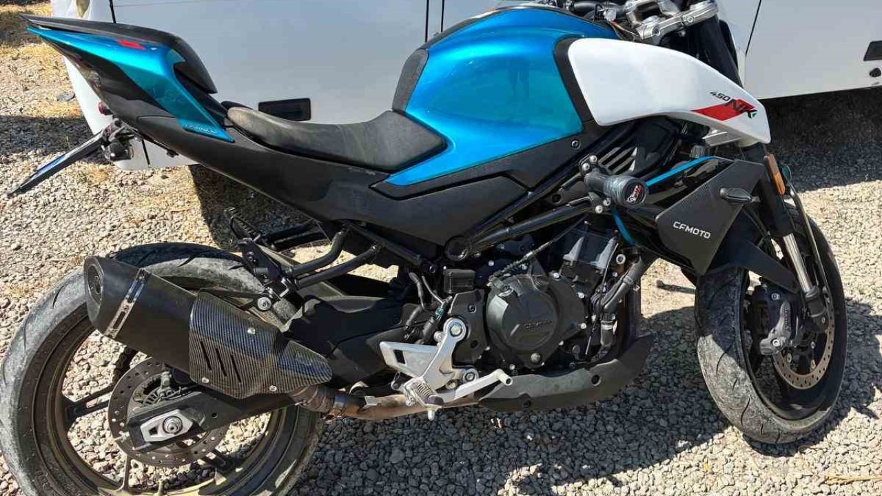 Kocaeli’de "dur" ihtarına uymayan motosikletli polise çarptı