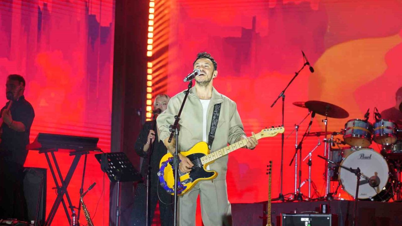 Kültür Yolu Festivali: Buray konserinde kavga