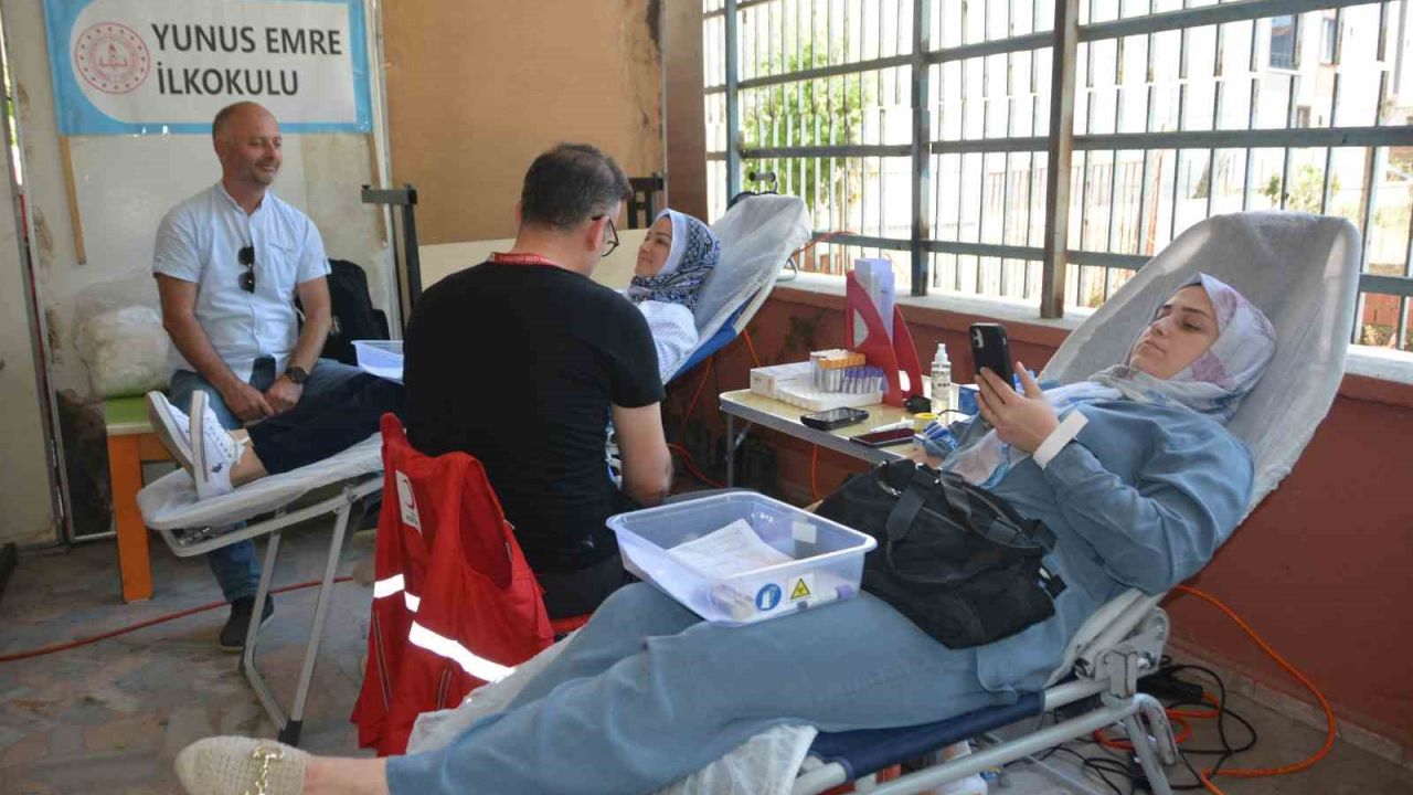 Ordu’da veliler ve öğretmenler kan vererek umut oldular