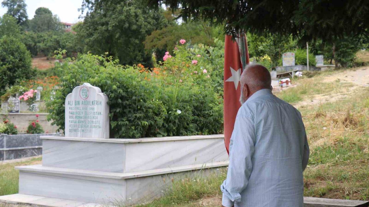 Sahabe oğlunun mezarını buldu, kitaplarını satarak türbeye dönüştürdü