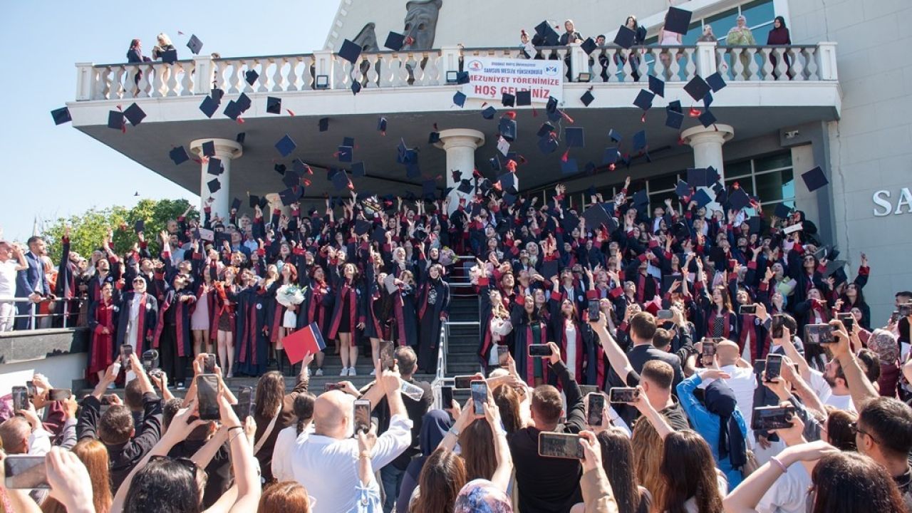 Samsun MYO’da 33. dönem mezuniyet coşkusu
