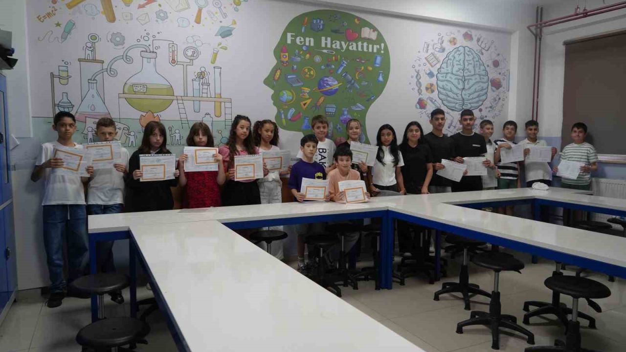 Samsun’da 13 ikiz öğrencinin karne heyecanı