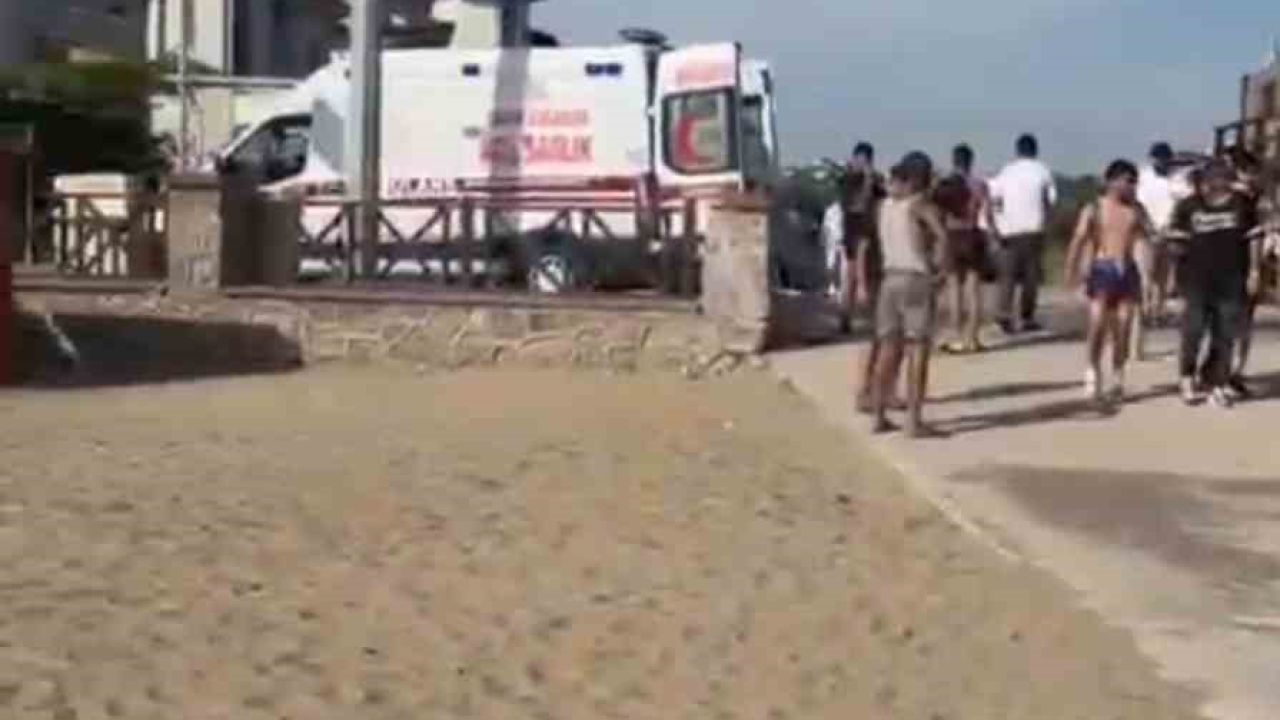 Serinlemek için girdiği denizde boğuldu, kardeşi hastaneye kaldırıldı