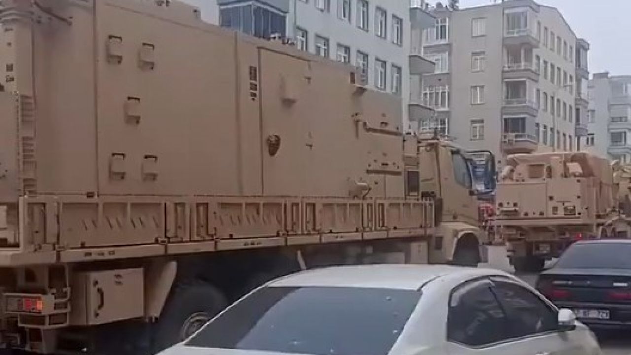 Sinop’ta askeri sevkiyat anları kamerada: Özgür Özel’in "balıklar ürküyor" sözlerine ironik gönderme