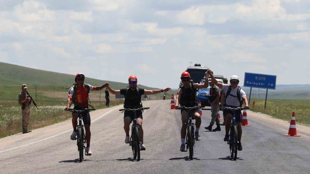 "Terörsüz Türkiye" için 20 km pedal çevirdiler