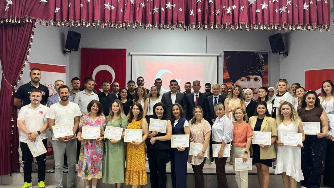 Türkeli’de 42 öğretmene başarı belgesi