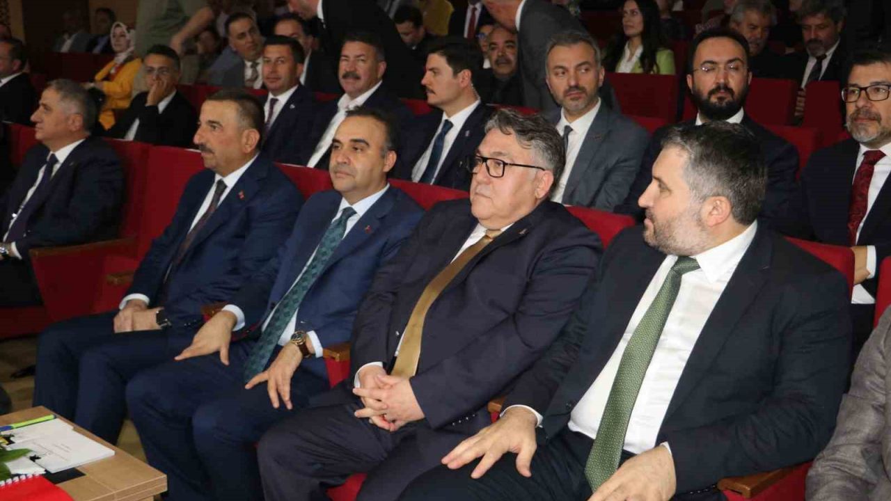 Bakan Kacır: "NATO Zirvesi’nde Türkiye’nin gücü bir kez daha görüldü"