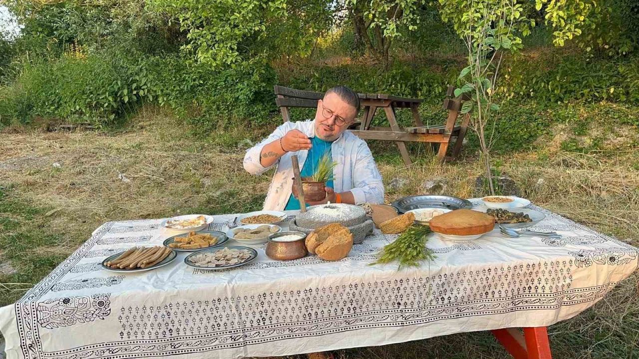 "Buz Adam Ötzi"nin midesindeki siyezi merak eden ünlü şef, Kastamonu’da 12 bin yıllık "Hitit buğdayı"nı inceledi