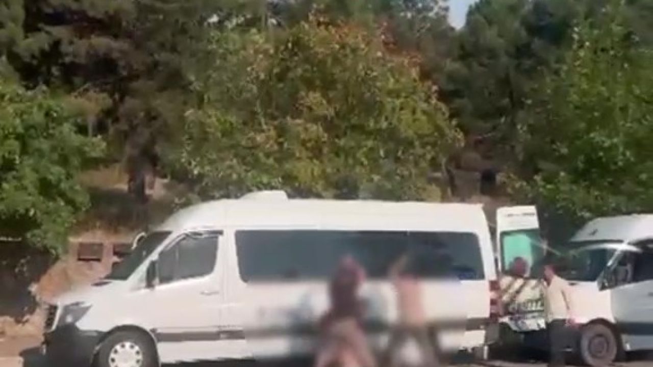Cadde ortasında dehşet anları: Demir sopalarla darp ettiler