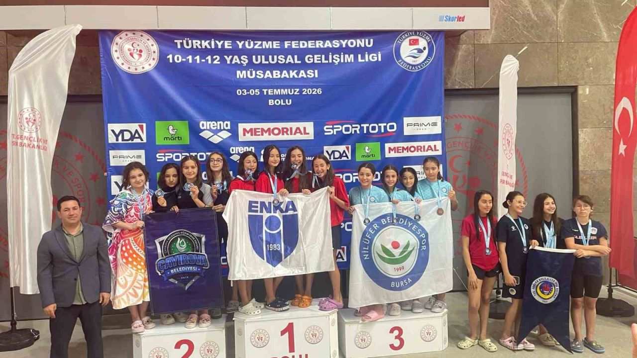 Çayırovalı yüzücülerden 25 madalyalık başarı