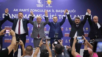CHP’den istifa eden iki meclis üyesi AK Parti’ye geçti, rozetleri Bakan Kacır taktı