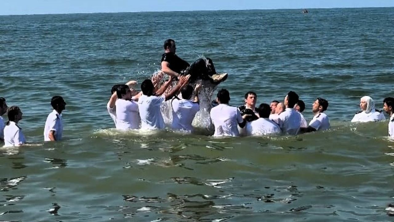 Denizcilik öğrencileri açık deniz stajına geleneksel etkinlikle uğurlandı