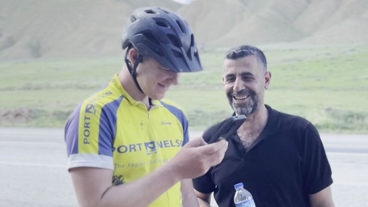 Dil engelini yapay zekayla çözdüler: Erzurum yolunda İngiliz turiste Şenkaya misafirperverliği