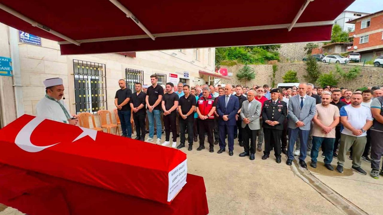 Kalp krizi sonucu hayatını kaybeden Kıbrıs gazisi son yolculuğuna uğurlandı