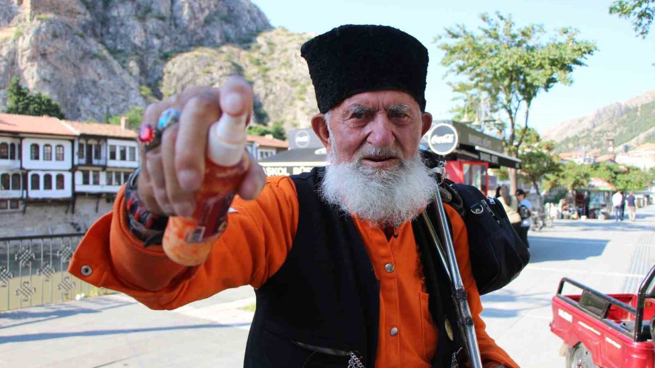 Kalpaklı asırlık çınar Amasya’nın son esansçısı