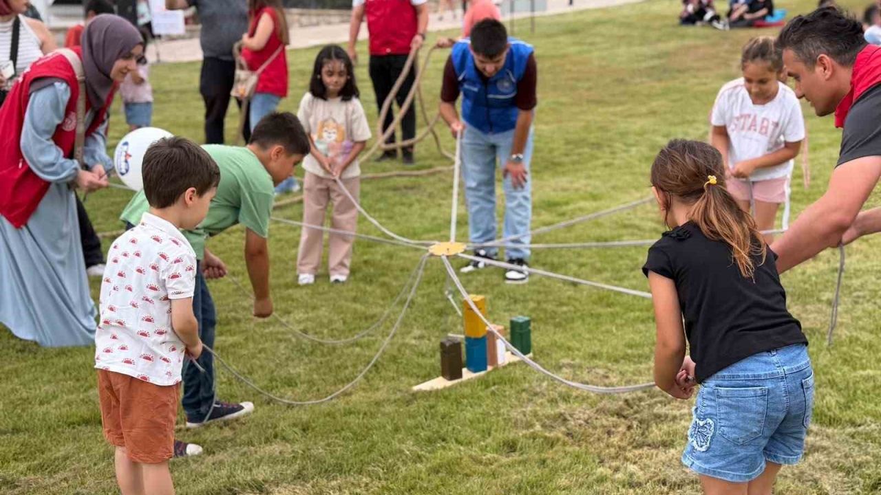 Karabük’te çocuklar karne festivalinde doyasıya eğlendi