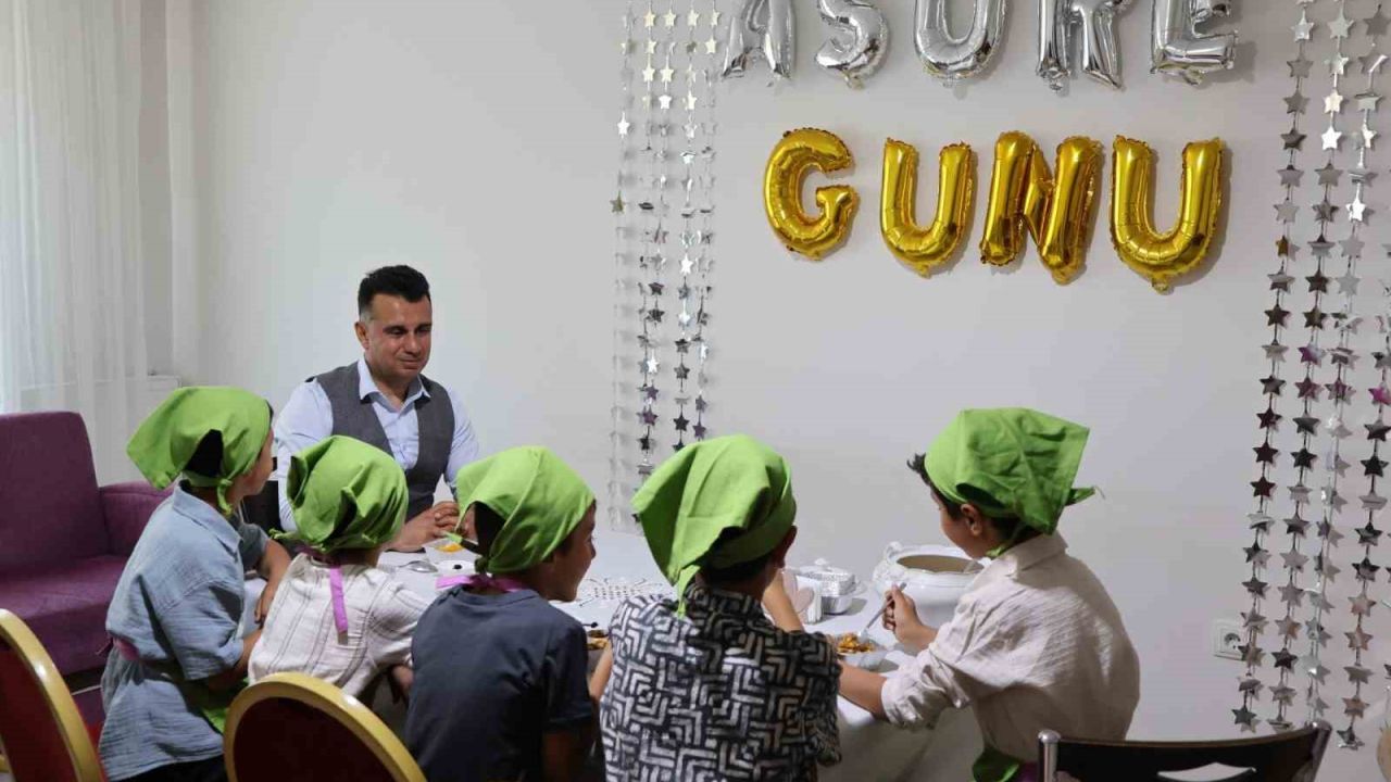 Koruma altındaki çocuklar aşure yaptı