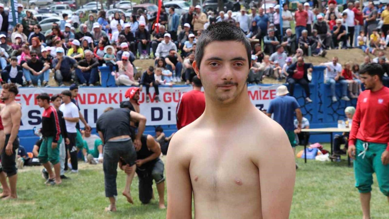 Özel Gereksinimli Ufuk Erdem, Akdağ Karakucak Güreşleri’nin gönüllerin şampiyonu oldu