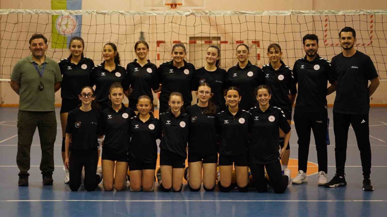 Rize’nin genç voleybolcuları, gözünü Anadolu Yıldızlar Ligi kupasına dikti