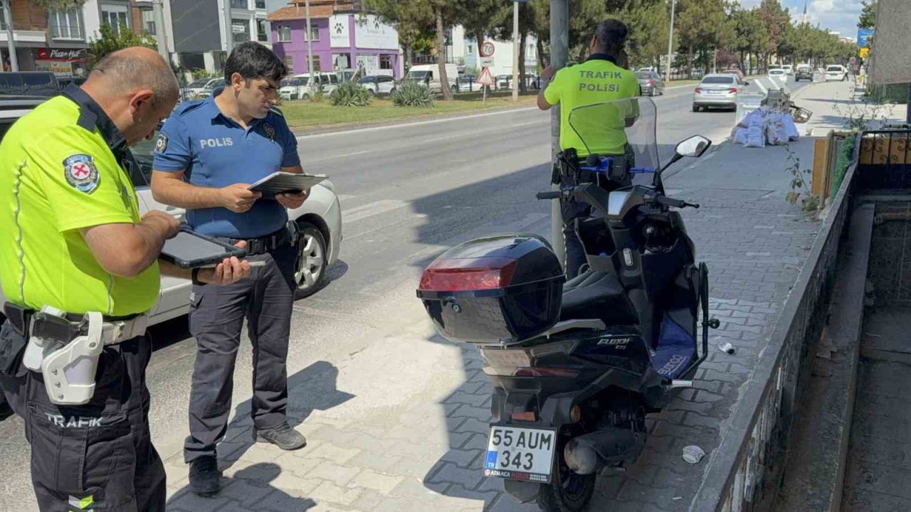 Samsun’da motosiklet devrildi: 2 yaralı