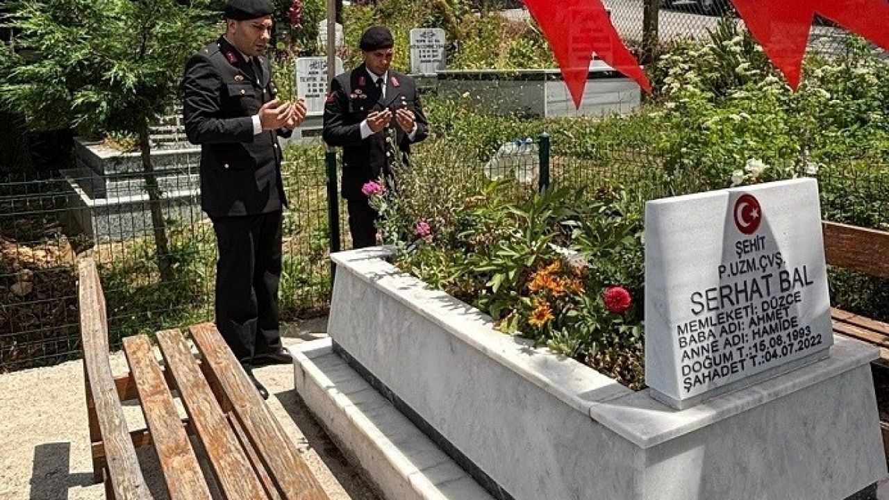 Şehit Serhat Bal kabri başında anıldı