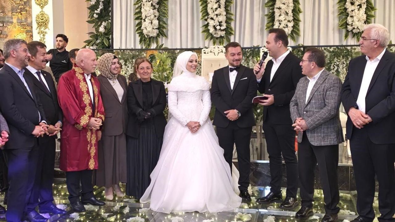 Sıla Kınalı ile Mehmet Akif Dorman dünyaevine girdi