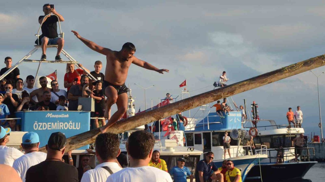 Sinop’ta Kabotaj Bayramı coşkusu: Yağlı direğin şampiyonu yine değişmedi