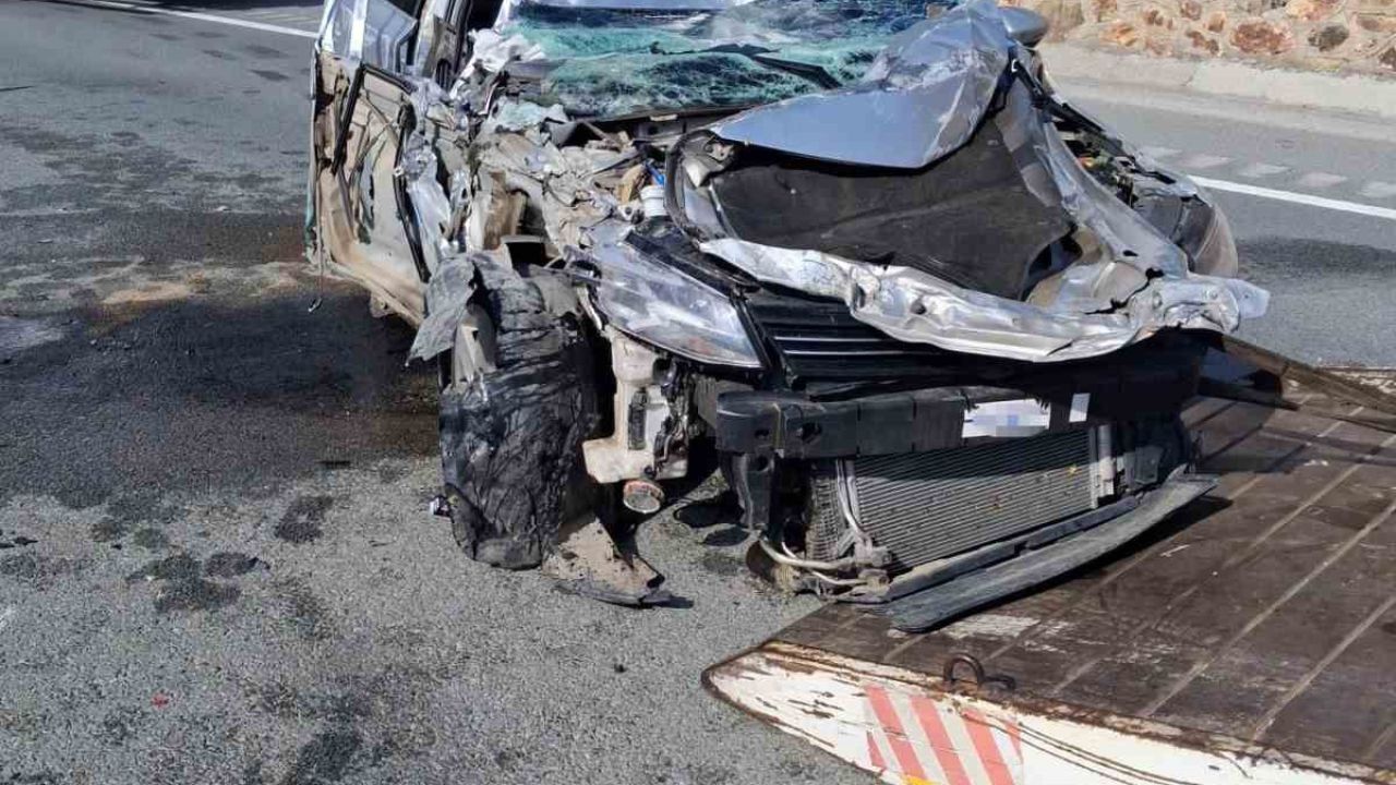 Tünel çıkışında kamyona çarpan otomobil takla attı: 1 yaralı