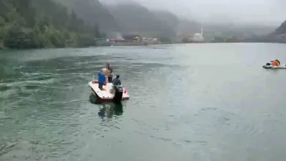 Uzungöl’e düşen çantayı kurtarmak için suya atlayan 2 Arap turistten 1’i kurtuldu, birisi kayıp