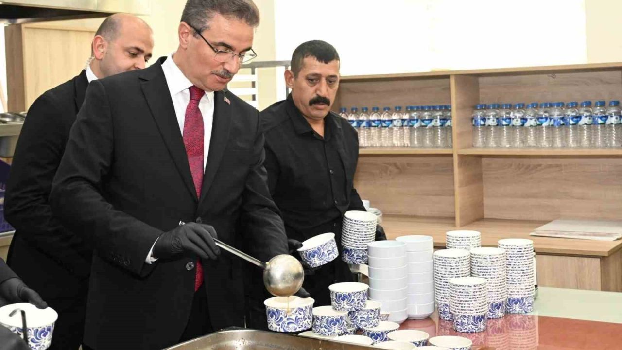 Valisi Aydın Baruş’tan emniyet personeline aşure ikramı