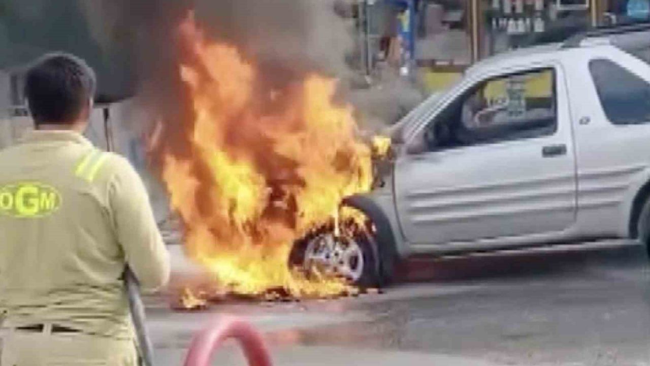 Yıllarca para biriktirdi, satın aldığı araç alev alev yandı