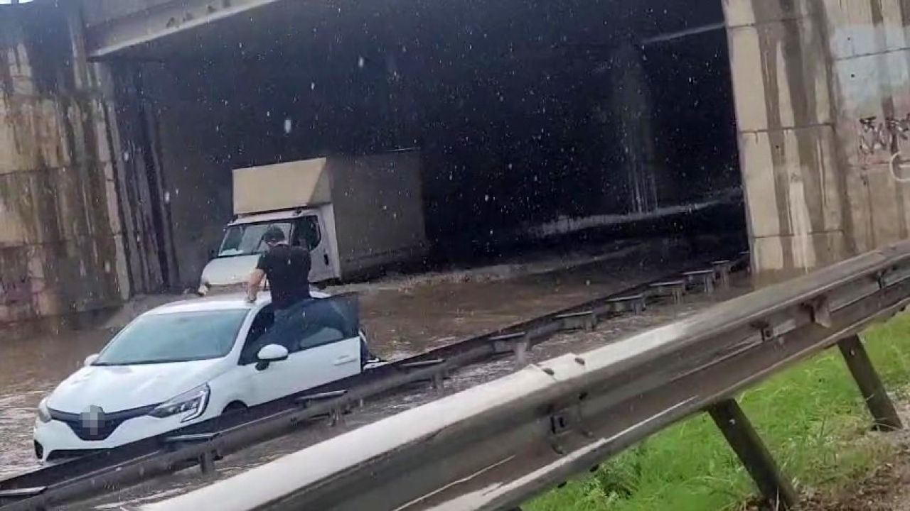 Yollar göle döndü, yağmur suları şelale gibi aktı