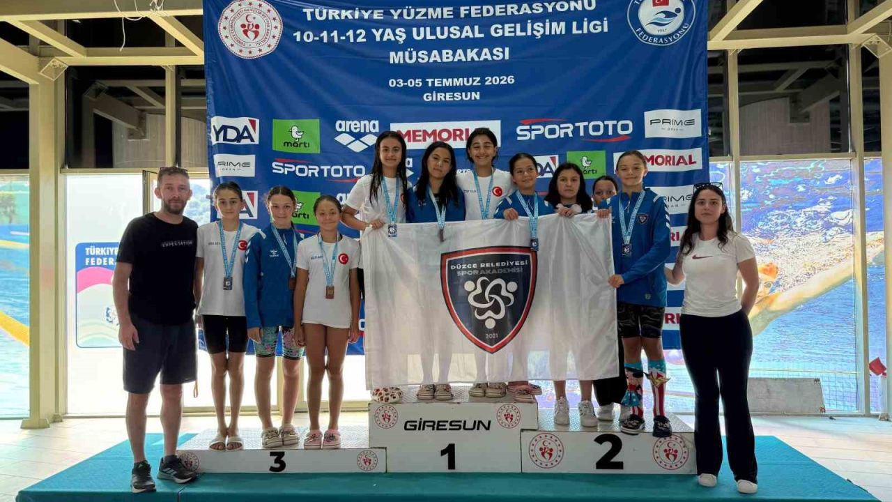 Yüzme sporunda toplam 14 madalya geldi