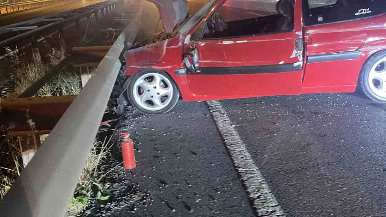 Zonguldak’ta otomobil bariyerlere çarptı: 1 yaralı